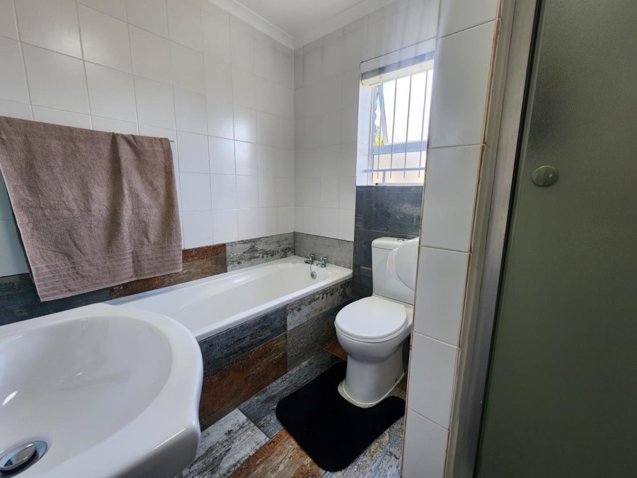 To Let 2 Bedroom Property for Rent in Durmonte Western Cape